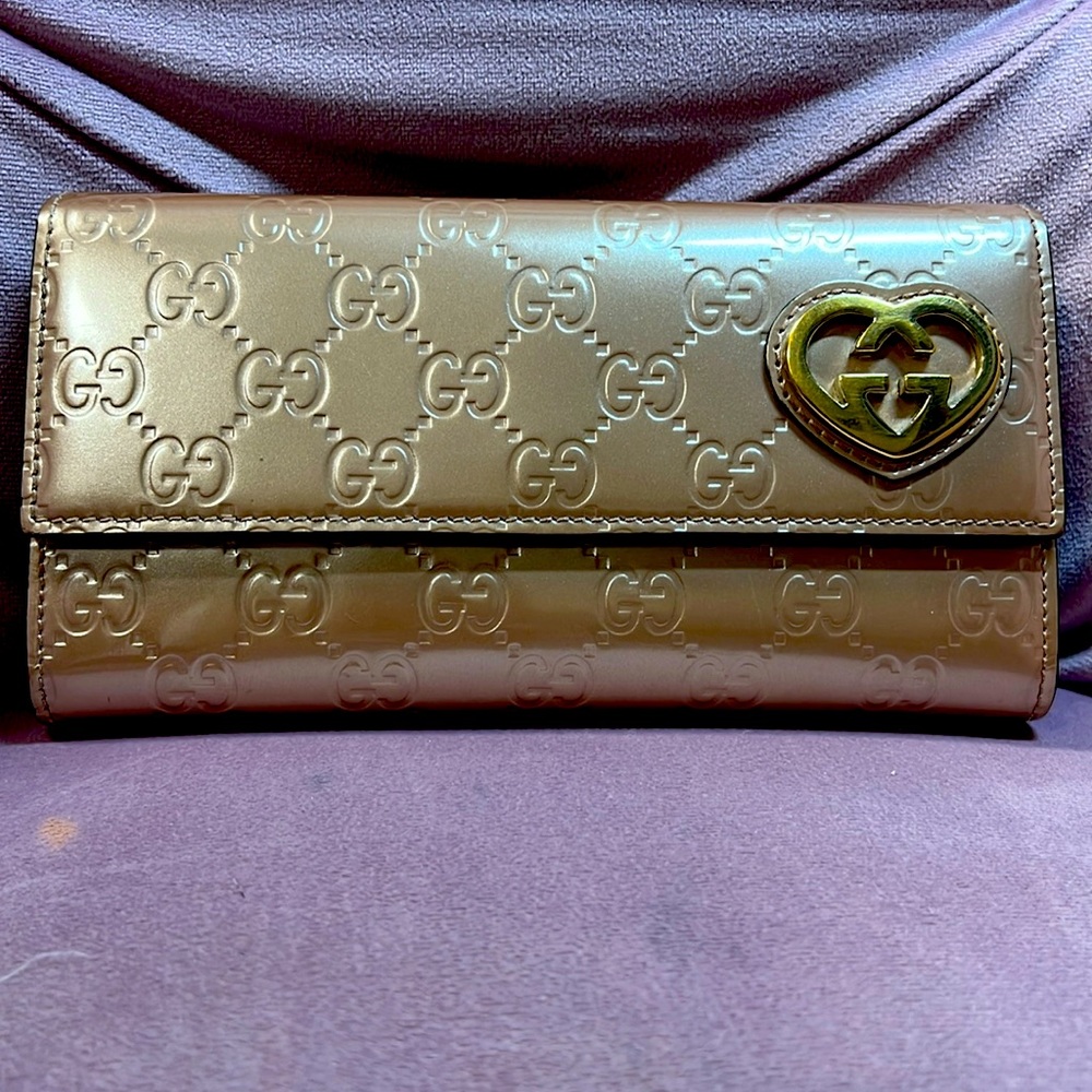 Gucci bronze kiss lock wallet/crossbody with gold heart